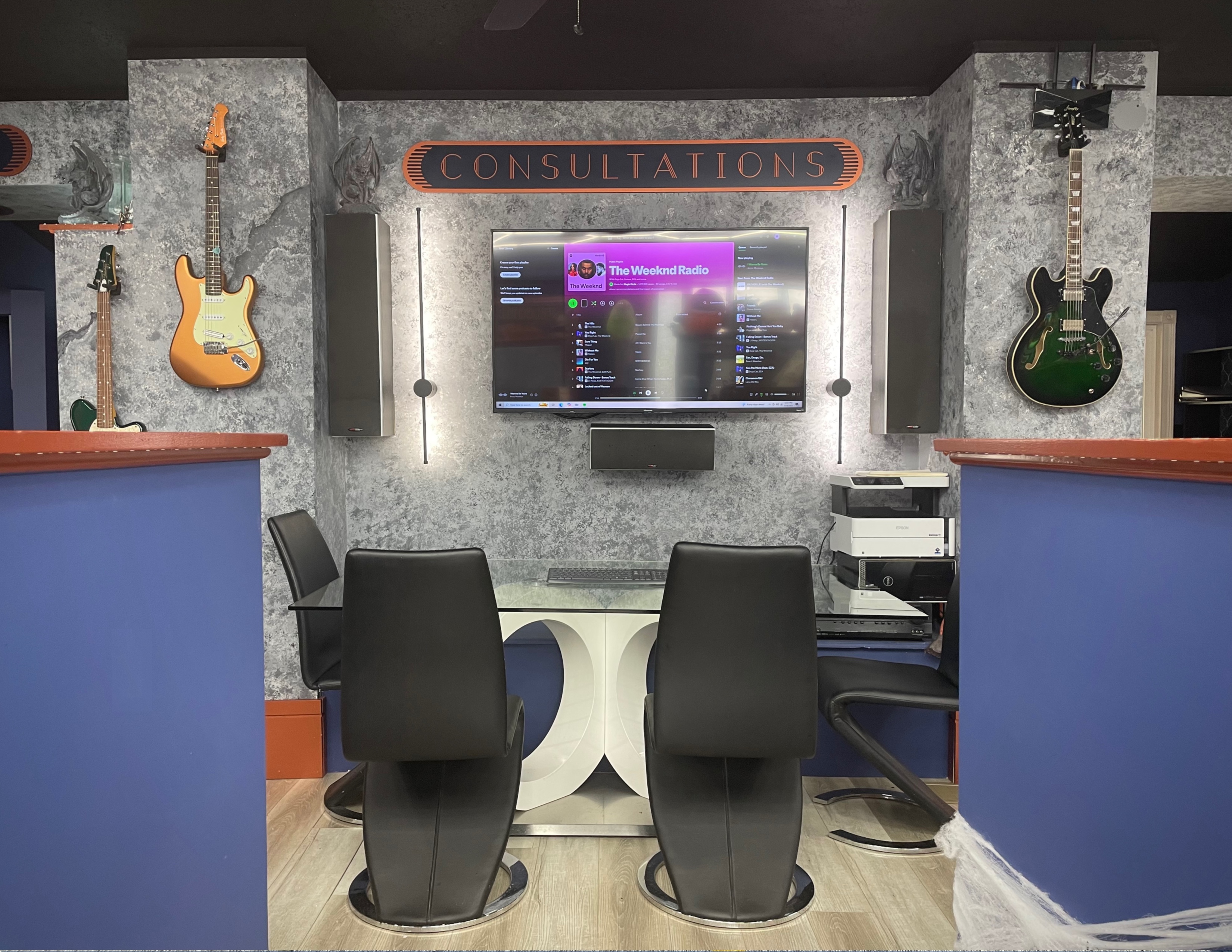 Studio Interior with Professional Lighting - Magic Circle Tattoo Bay City MI for Optimal Tattooing Conditions